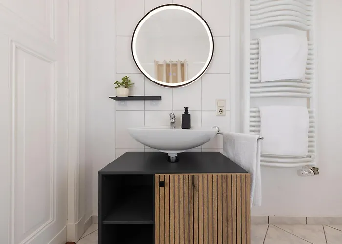 6 Beds Apartment, Group & Family Friendly, Kitchen, Washer, Work Station, Netflix & Paytv *