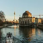 90qm Gruppenoase, Familien, Waschmaschine, Kueche, Arbeitsplatz, Netflix, Paytv, Schnelles Internet * ברלין