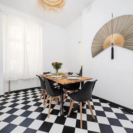 6 Beds Apartment, Group & Family Friendly, Kitchen, Washer, Work Station, Netflix & Paytv * Berlin