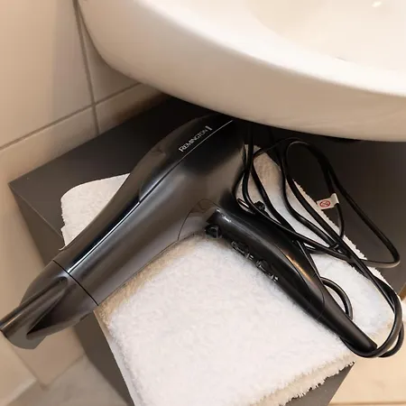 6 Beds Apartment, Group&family Friendly, Kitchen, Washer, Work Station, Netflix&paytv *