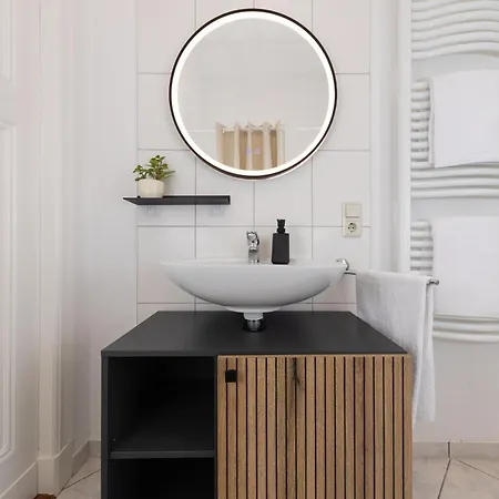 6 Beds Apartment, Group&family Friendly, Kitchen, Washer, Work Station, Netflix&paytv *