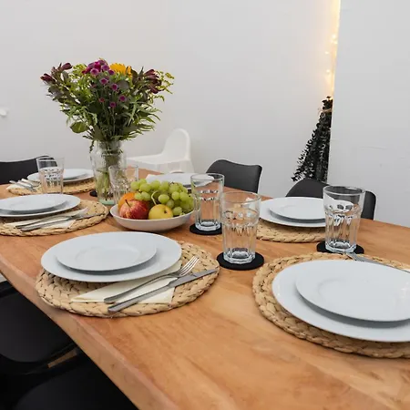 6 Beds Apartment, Group & Family Friendly, Kitchen, Washer, Work Station, Netflix & Paytv * Berlin