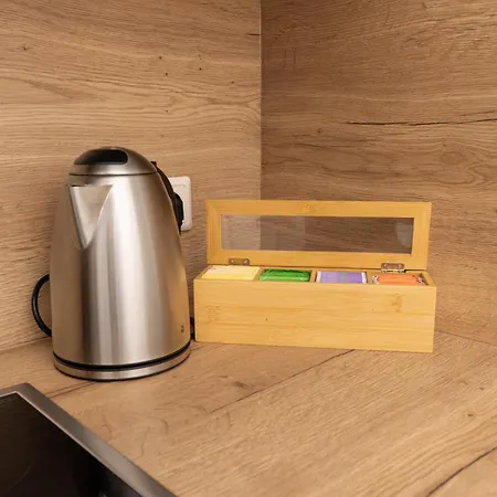 شقة 6 Beds Apartment, Group & Family Friendly, Kitchen, Washer, Work Station, Netflix & Paytv