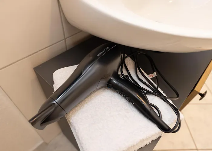 6 Beds Apartment, Group & Family Friendly, Kitchen, Washer, Work Station, Netflix & Paytv *