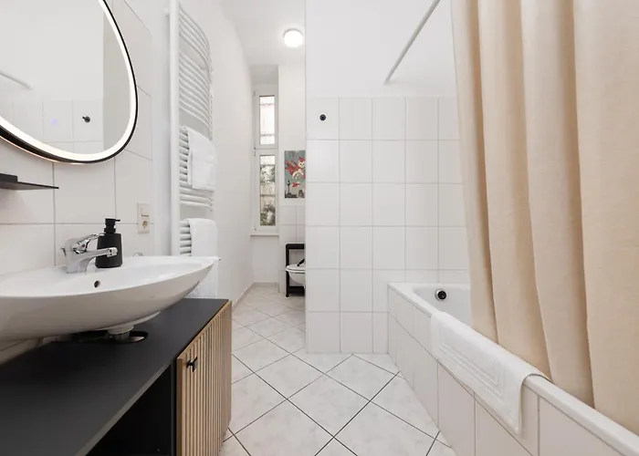 아파트 6 Beds Apartment, Group & Family Friendly, Kitchen, Washer, Work Station, Netflix & Paytv 베를린