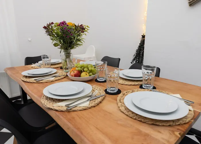 6 Beds Apartment, Group & Family Friendly, Kitchen, Washer, Work Station, Netflix & Paytv * 베를린