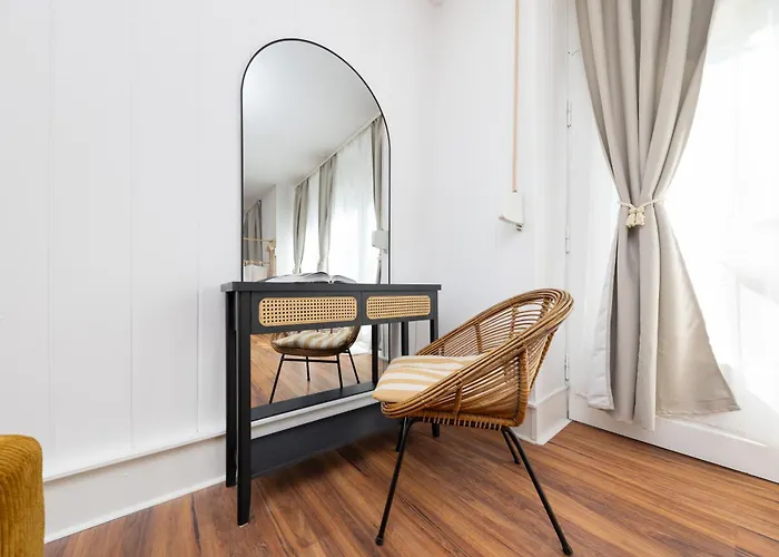 6 Beds Apartment, Group & Family Friendly, Kitchen, Washer, Work Station, Netflix & Paytv Lägenhet