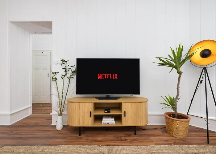 아파트 6 Beds Apartment, Group & Family Friendly, Kitchen, Washer, Work Station, Netflix & Paytv *