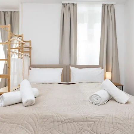 דירה 6 Beds Apartment, Group & Family Friendly, Kitchen, Washer, Work Station, Netflix & Paytv