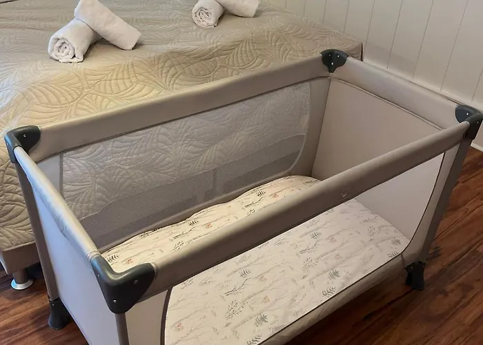 6 Beds Apartment, Group & Family Friendly, Kitchen, Washer, Work Station, Netflix & Paytv