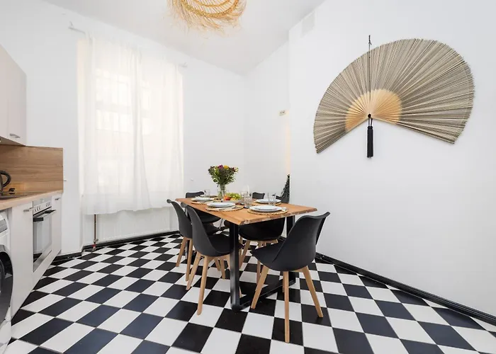 6 Beds Apartment, Group & Family Friendly, Kitchen, Washer, Work Station, Netflix & Paytv * 柏林