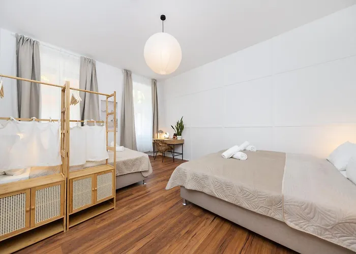 6 Beds Apartment, Group & Family Friendly, Kitchen, Washer, Work Station, Netflix & Paytv 柏林